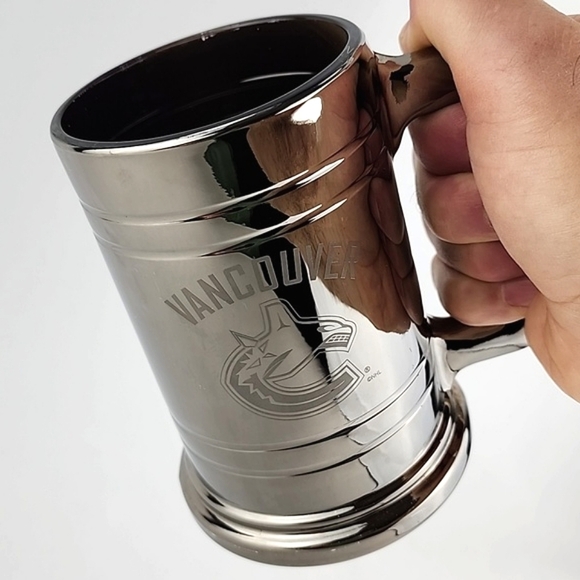 ⭐️3/ $30⭐️ Vancouver Canucks Gunmetal Steel Glass Beer Stein Size 15 OZ - Picture 7 of 12